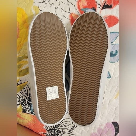 NWT Skechers Ladies Street Slip On Sneakers - Picture 4 of 9